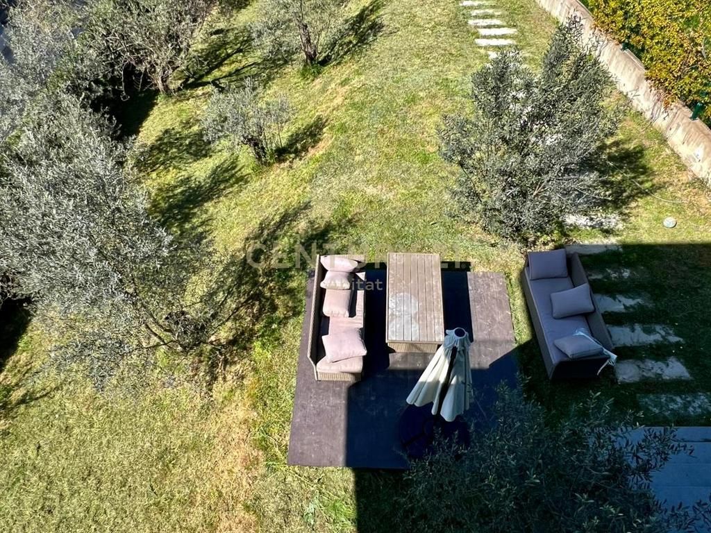 AFFITTO, VILLA MODERNA INDIVIDUALE con CORTILE &amp; VISTA, LAGO ASCIUTTO‼️ 3.500 € /Mese Sup. Totale  800m2
