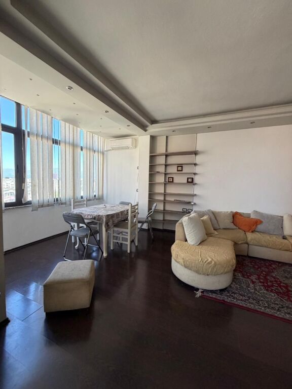 Jepet me qira apartament