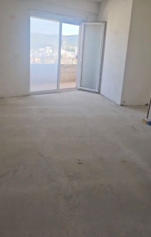 Shitet  okazion apartament 3+1 elezaj ali demi vlore