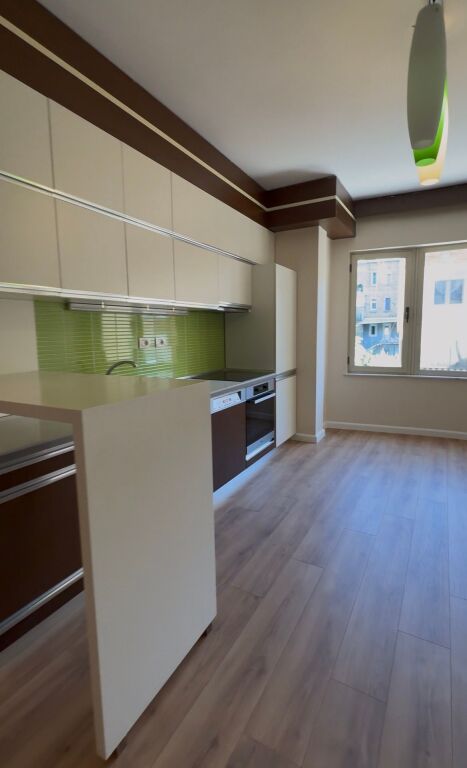 In vendita, Appartamento 1+1, Via Mine Peza, Tirana