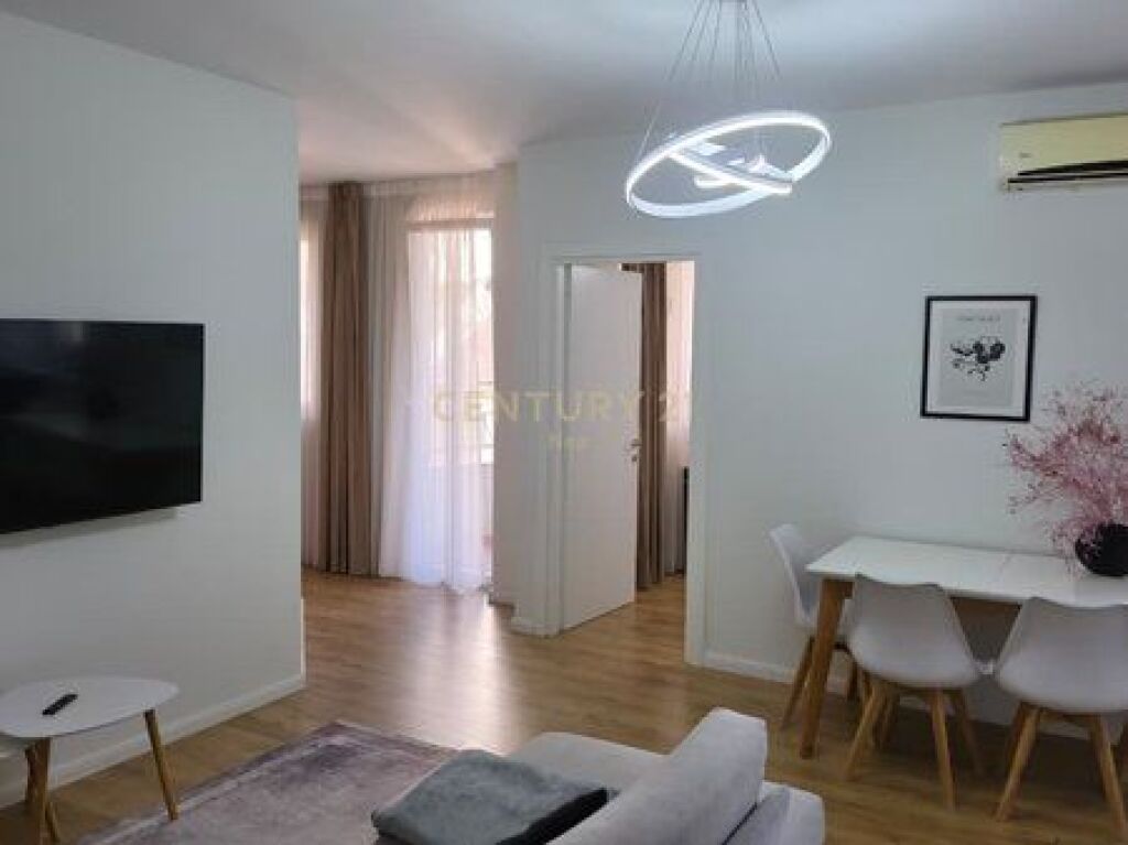 Apartament 3+1+2 me qira tek Garda!