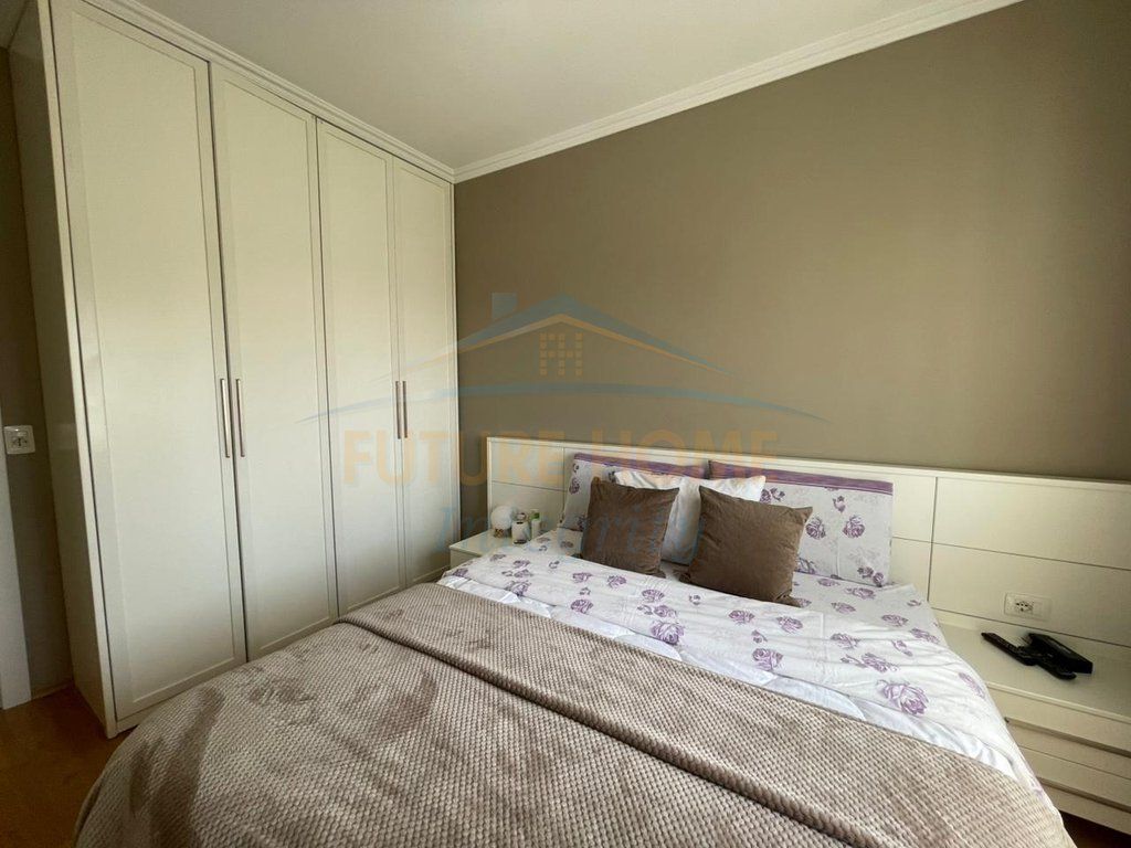 Shitet, Apartament 3+1+2, Fresk, Tiranë.