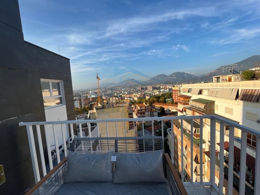 Shitet Apartament 1+1+Post Parkimi, Rruga e Barrikadave