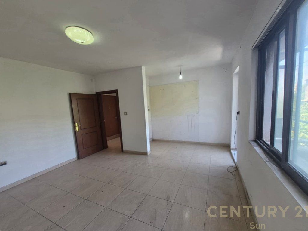 Apartment 2+1 with Service Room for sale in the former last station of New Tirana – Investment Opportunity!