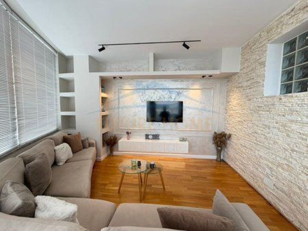 Shitet, Apartament 2+1+2+ Verandë, Unaza e Re, Tiranë