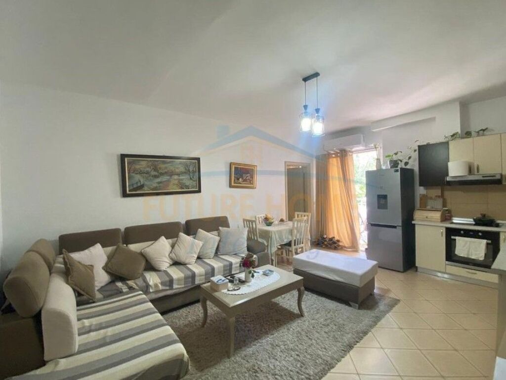 Shitet, Apartament 2+1+Verandë (I konvertuar), Fresku, Tiranë.