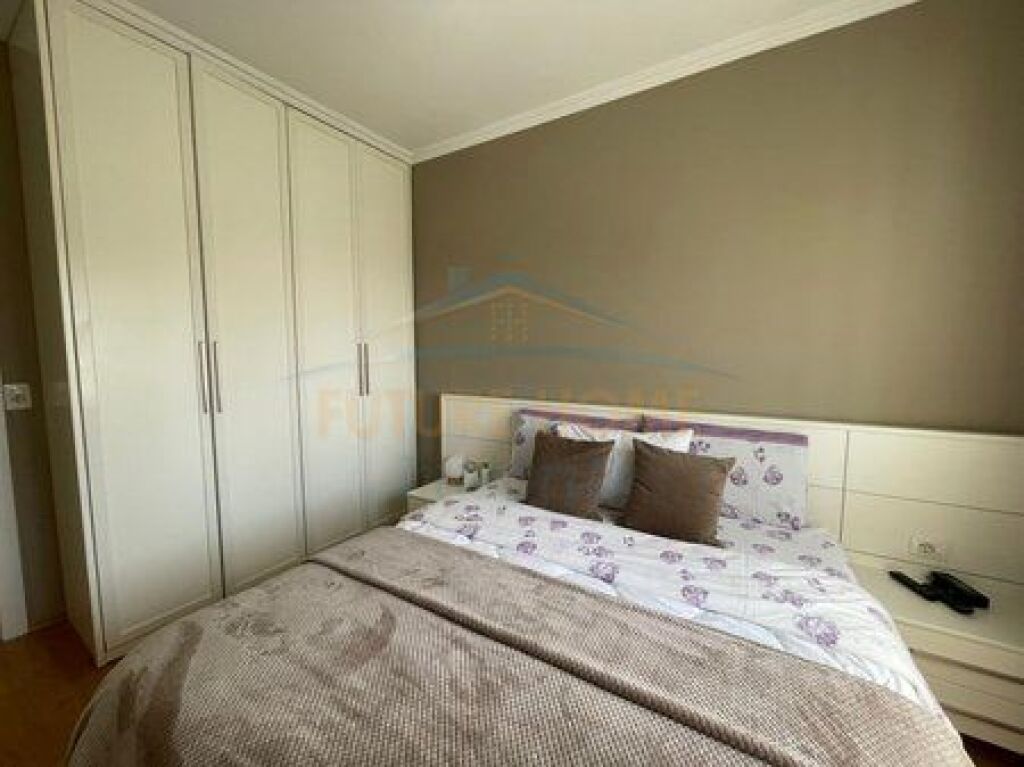 Shitet, Apartament 3+1+2, Fresk, Tiranë.