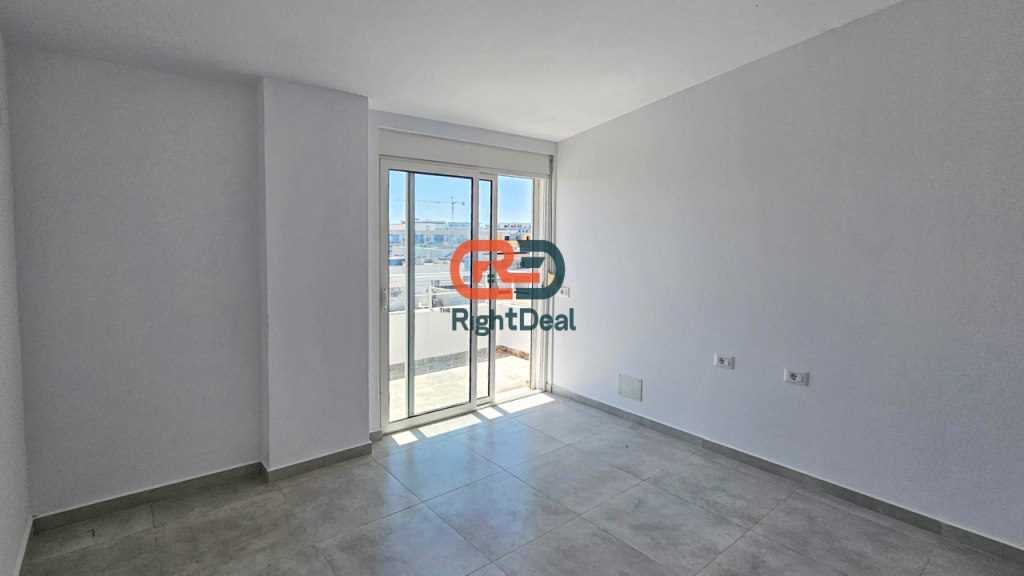Ne Qerret, Shitet Apartament 2+1, Me Orientim Perfekt !!!