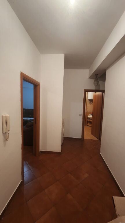 JEPET ME QERA – APARTAMENT 2+1 📍 Rr. Irfan Tomini, pranë Karburant Kastrati