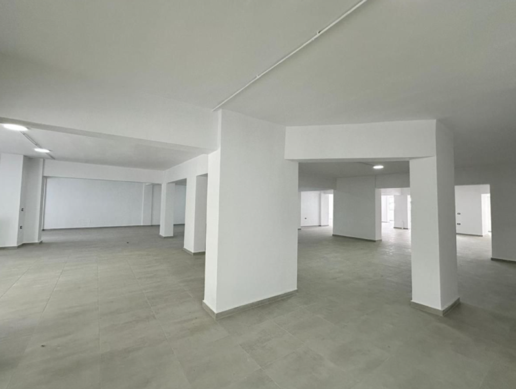 🏢 AMBIENTE OPEN SPACE IN VENDITA – Via Dritan Hoxha