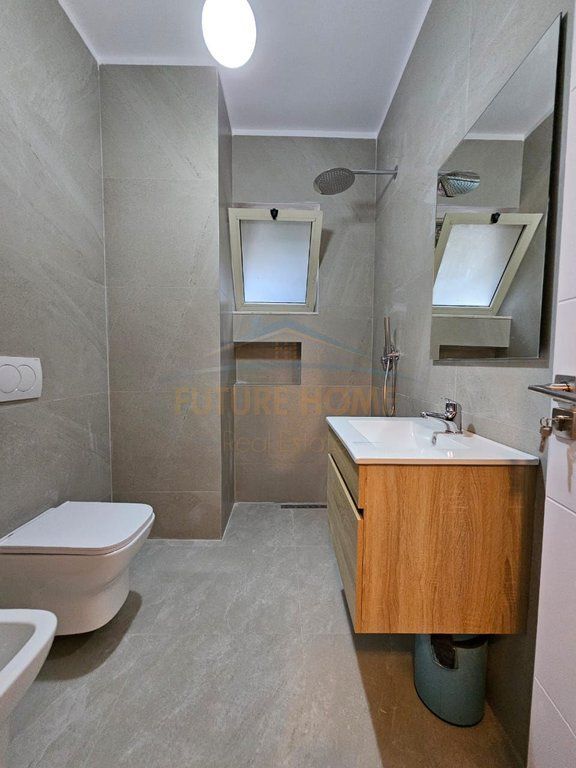 In vendita, Appartamento 1+1, Via Mine Peza, Tirana