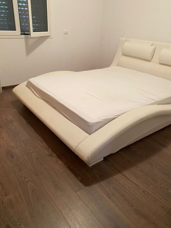 Casa su 2 piani in vendita a Kutalli – 600m² di terreno, casa anche opportunità di business sulla strada principale