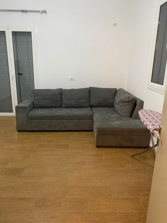 Casa su 2 piani in vendita a Kutalli – 600m² di terreno, casa anche opportunità di business sulla strada principale