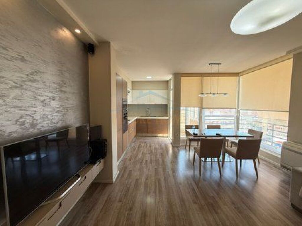 Shitet, Apartament 2+1+2, Selite