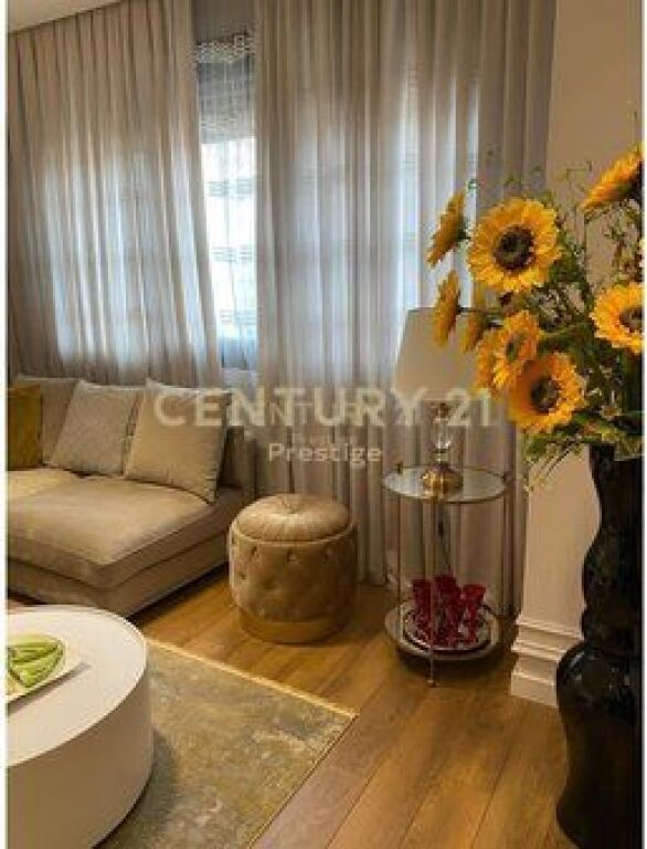 APARTAMENT 2+1+2 ME QIRA, RRUGA E BARRIKADAVE, TIRANE!