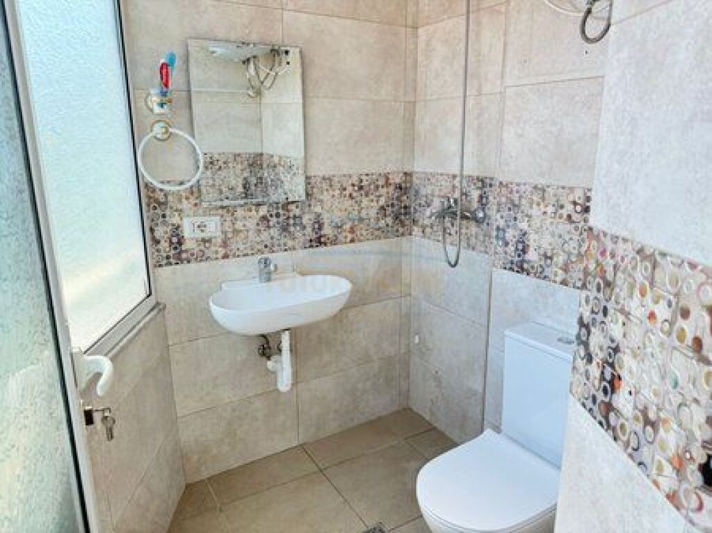 Shitet, Apartament 2+1+2, Selite