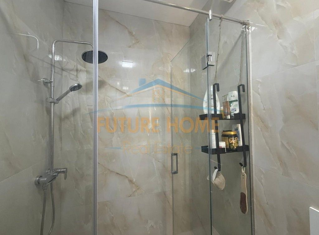Shitet, Apartament 1+1, Porcelan, Tiranë.