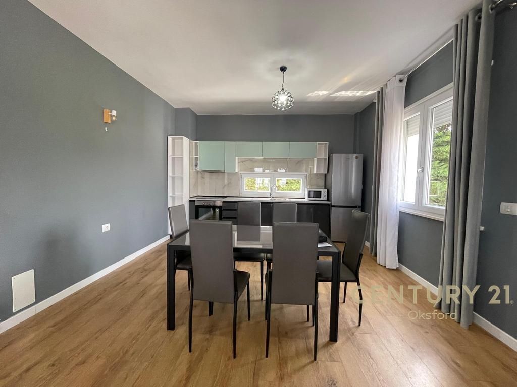 APARTAMENT PËR QIRA 2+1+2+POST PARKIMI TE KOPSHTI BOTANIK! 800 € /Muaj