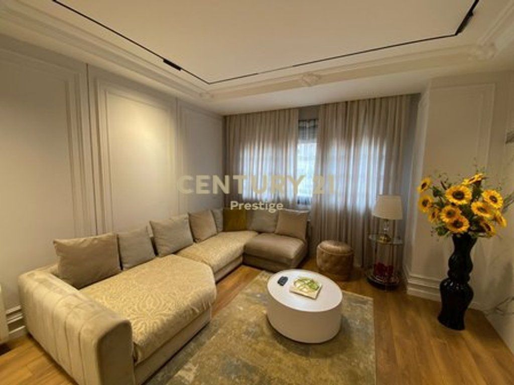 Apartment 2+1+2+Parking Space for rent at Barricades Street
