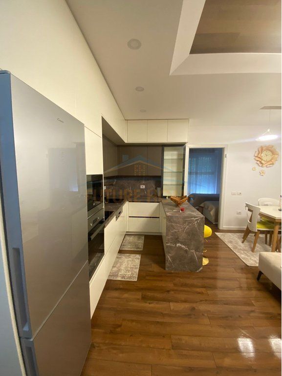 Shitet Apartament 2+1+2, Kompleksi FZ, Liqeni i Thate
