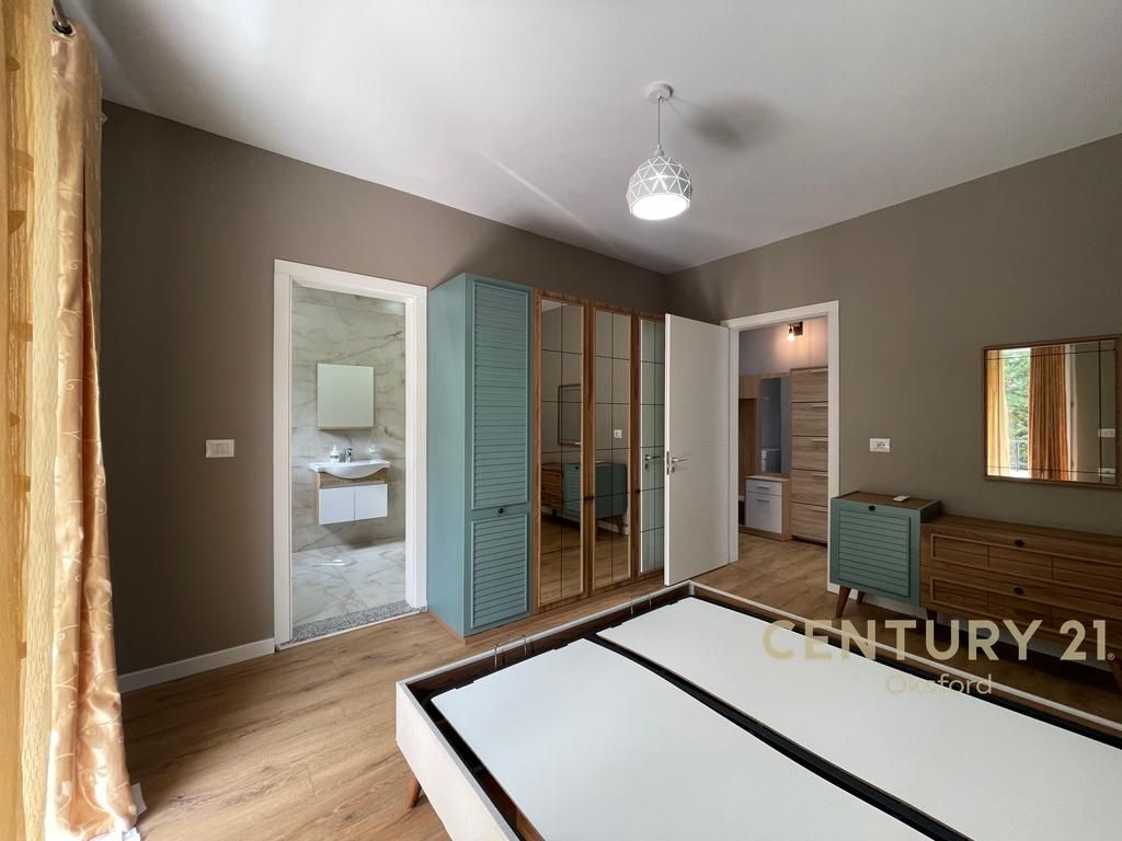 APARTAMENT PËR QIRA 2+1+2+POST PARKIMI TE KOPSHTI BOTANIK! 800 € /Muaj