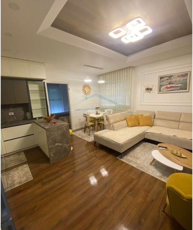 Shitet, Apartament 2+1+2, Kompleksi FZ, Liqeni i Thatë, Tiranë