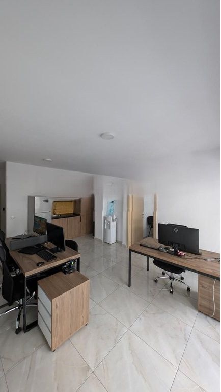 ZOGU I ZI, ZYRE PER QIRA 600 € /Muaj