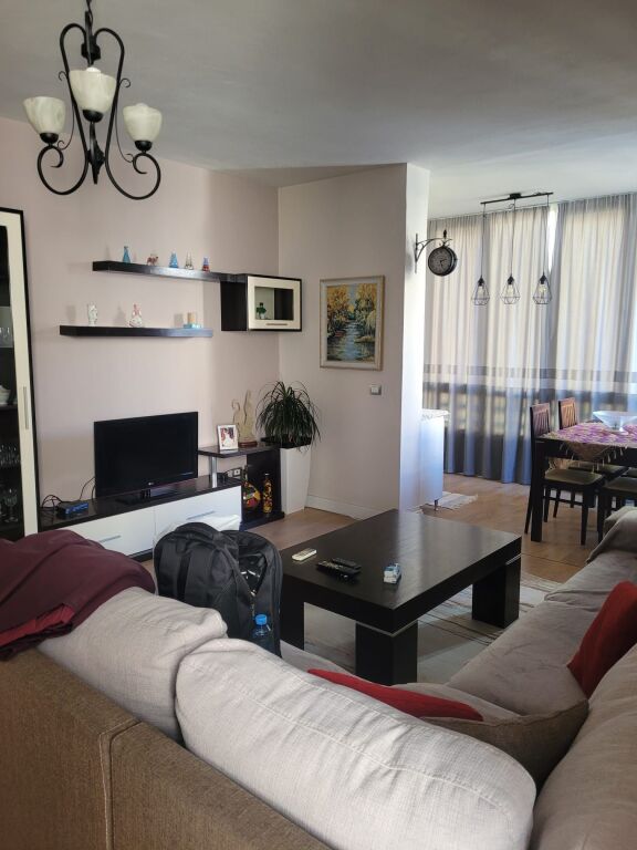 Apartament 2+1 per qera , ne qender te Durresit