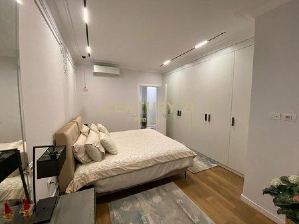 APARTAMENT 2+1+2 ME QIRA, RRUGA E BARRIKADAVE, TIRANE!