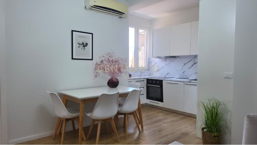 Apartament 3+1+2 me qira tek Garda!