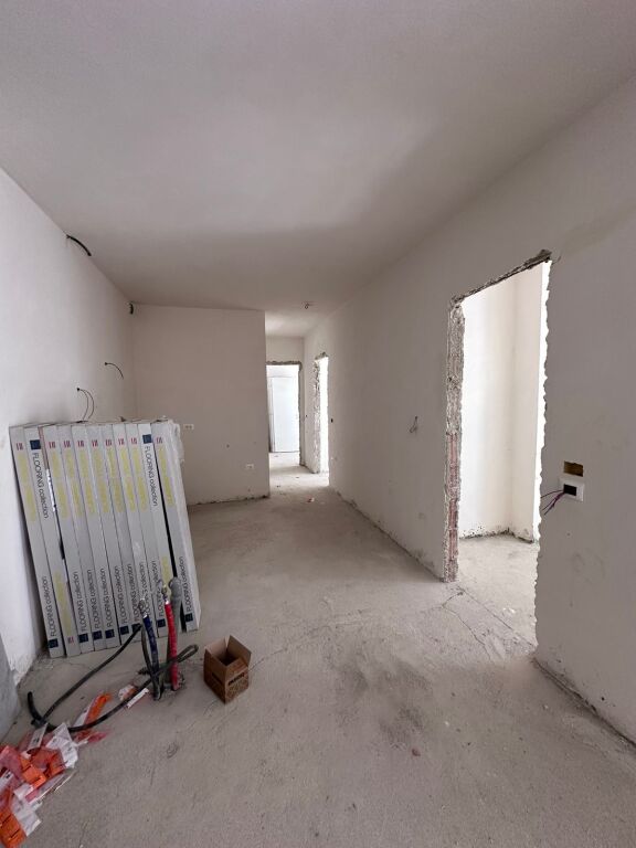 Shitet apartament 3+1 Univers City !