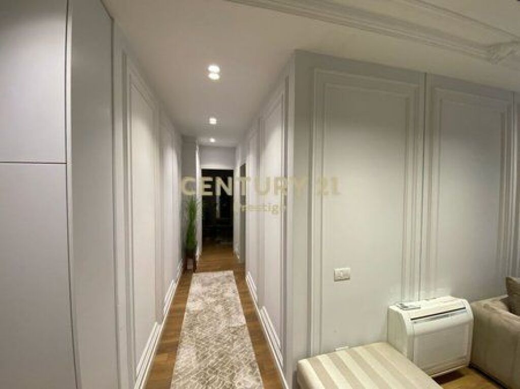 APARTAMENT 2+1+2 ME QIRA, RRUGA E BARRIKADAVE, TIRANE!