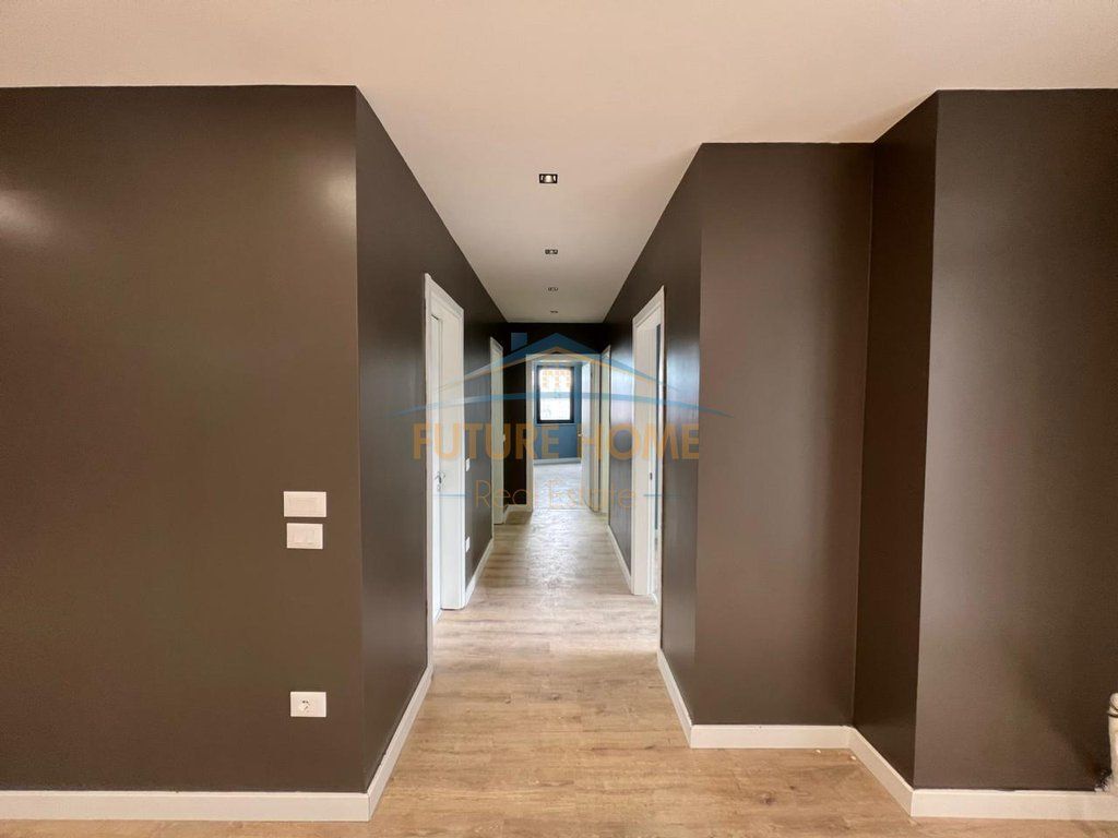 Shitet , Apartament 3+1+2 , Unaza e Re