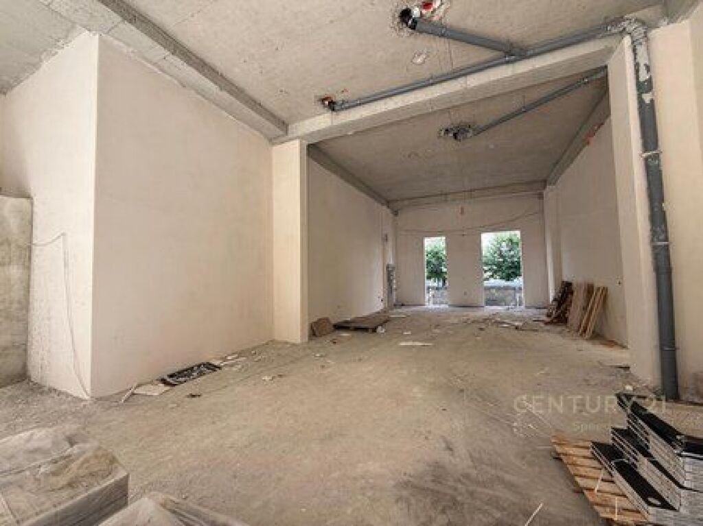 Locale commerciale in vendita a "Tirana New Entry 2" nella zona di Ish Dogana!!