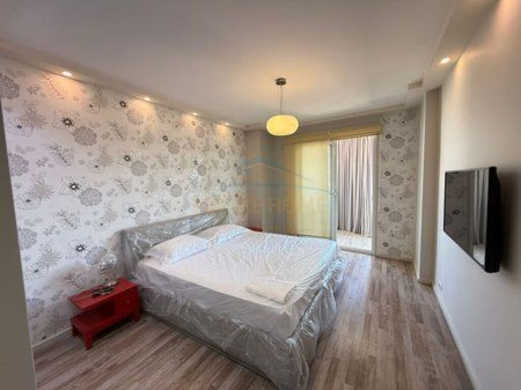 Shitet, Apartament 2+1+2, Selite