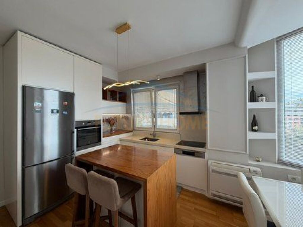 Shitet, Apartament 2+1+2+ Verandë, Unaza e Re, Tiranë