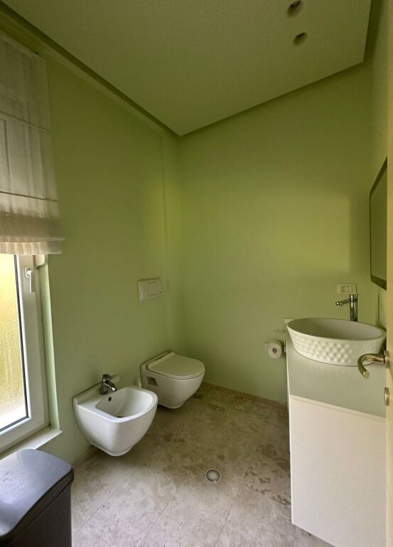 AFFITTASI VILLA SU 4 PIANI – White House, TEG