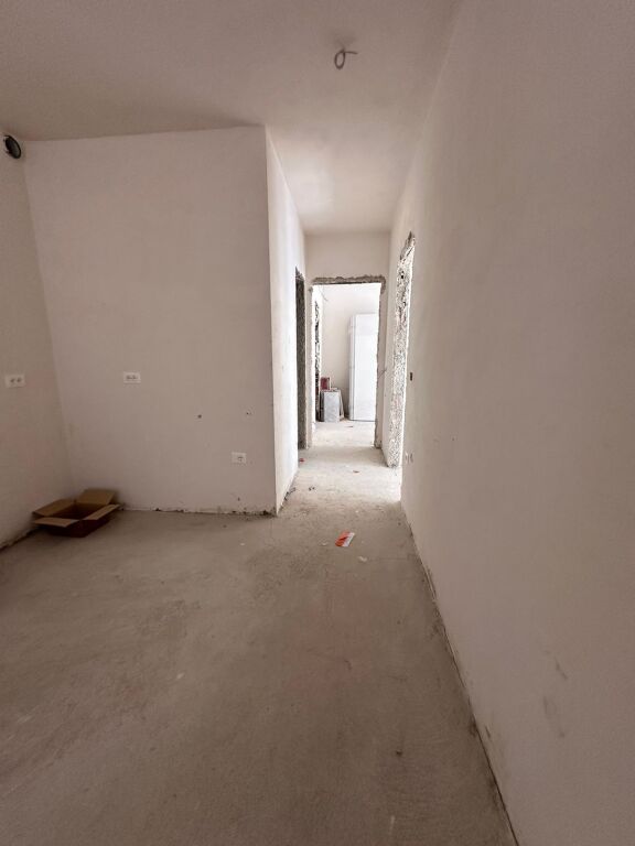 Shitet apartament 3+1 Univers City !