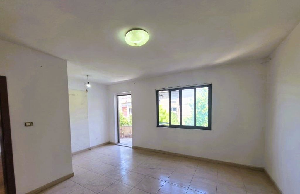 Apartment 2+1 with Service Room for sale in the old last station of New Tirana – Investment Opportunity!