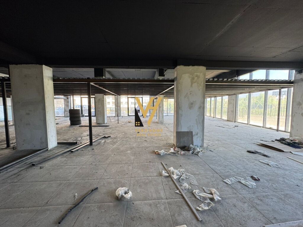 SHITET AMBIENT BIZNESI 820 M2 TE LIQENI I THATE 2.500.000 EURO
