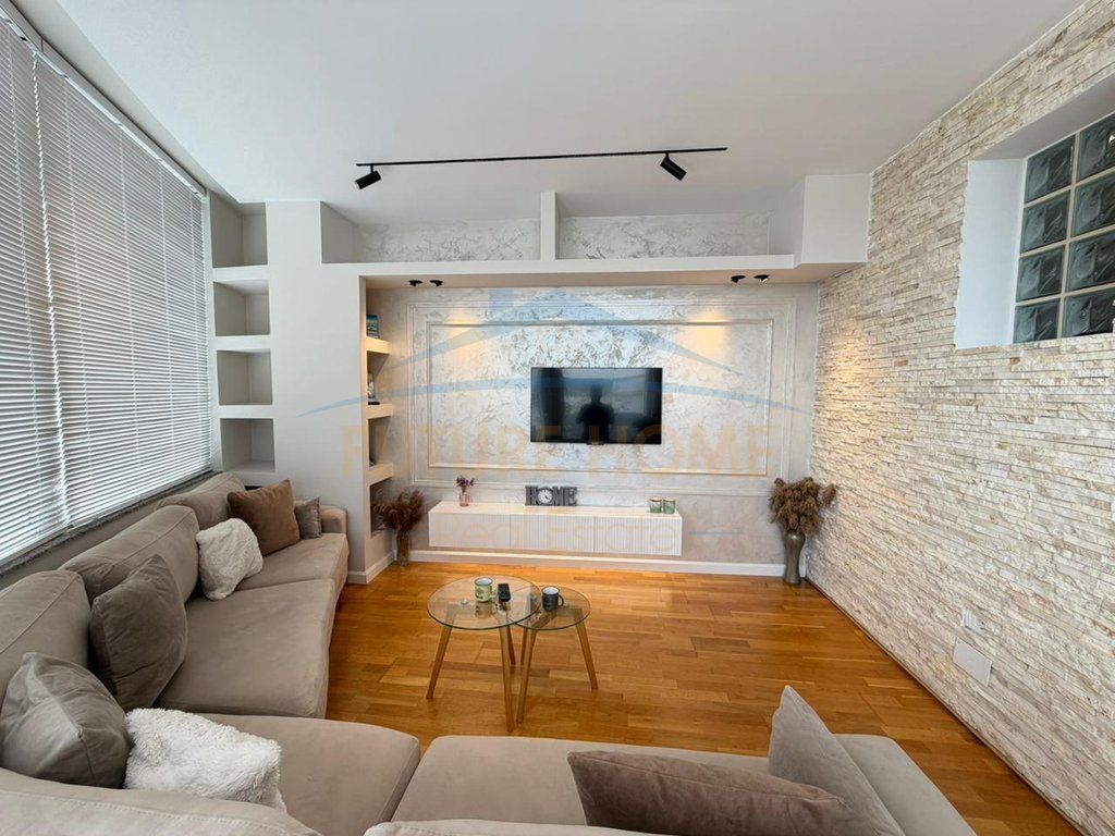 Shitet, Apartament 2+1+2+ Verandë, Unaza e Re, Tiranë