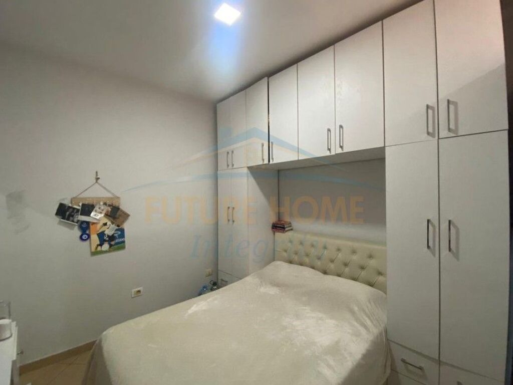 Shitet, Apartament 2+1+Verandë (I konvertuar), Fresku, Tiranë.
