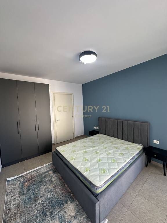 BULEVARDI ZOGU I PARE, JAPIM APARTAMENT 1+1 PER QERA!