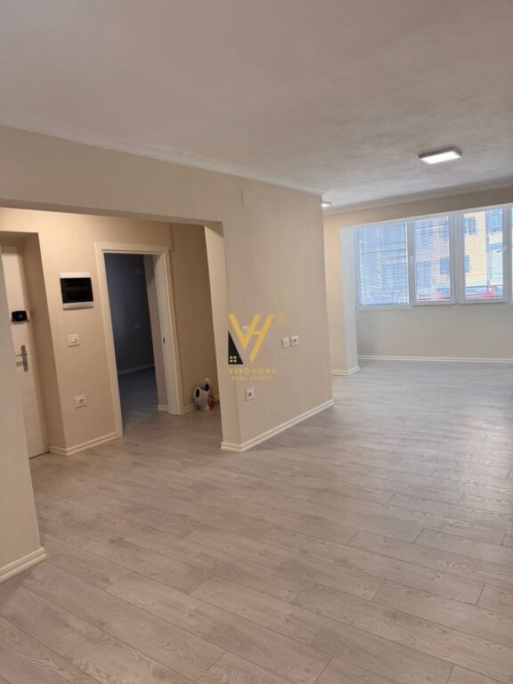 OFFICE 70 M2 FOR RENT AT 21 DHJETORI 800 EURO