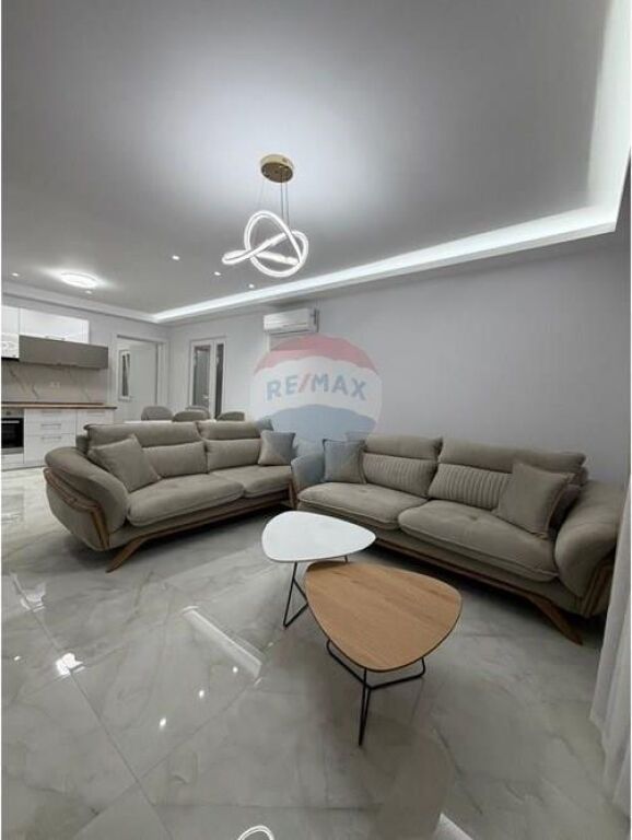 A 3+1 villa floor is for rent in Selitë.