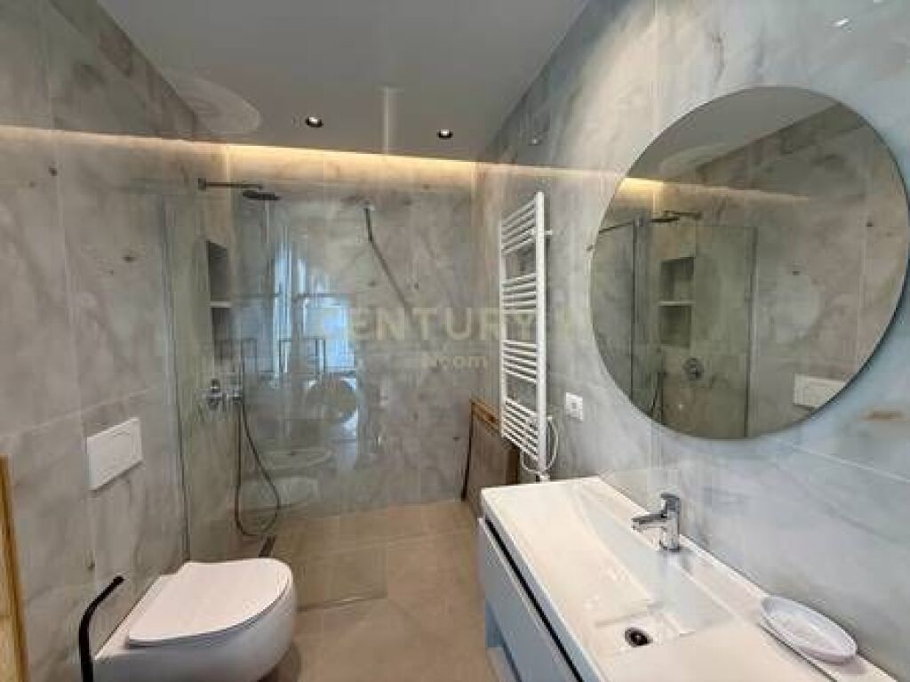 QIRA, APARTAMENT 3+1+2 + DEPO, RRUGA E KAVAJES!