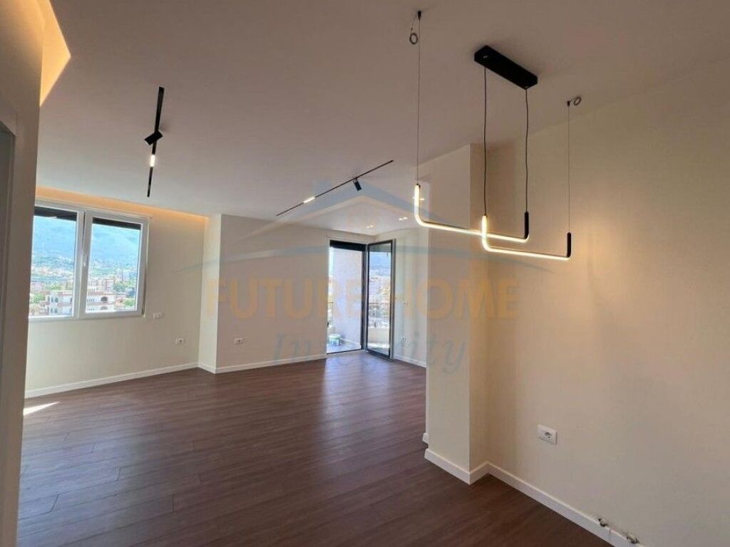Shitet, Apartament 2+1+Post Parkimi, Brryli, Tiranë.