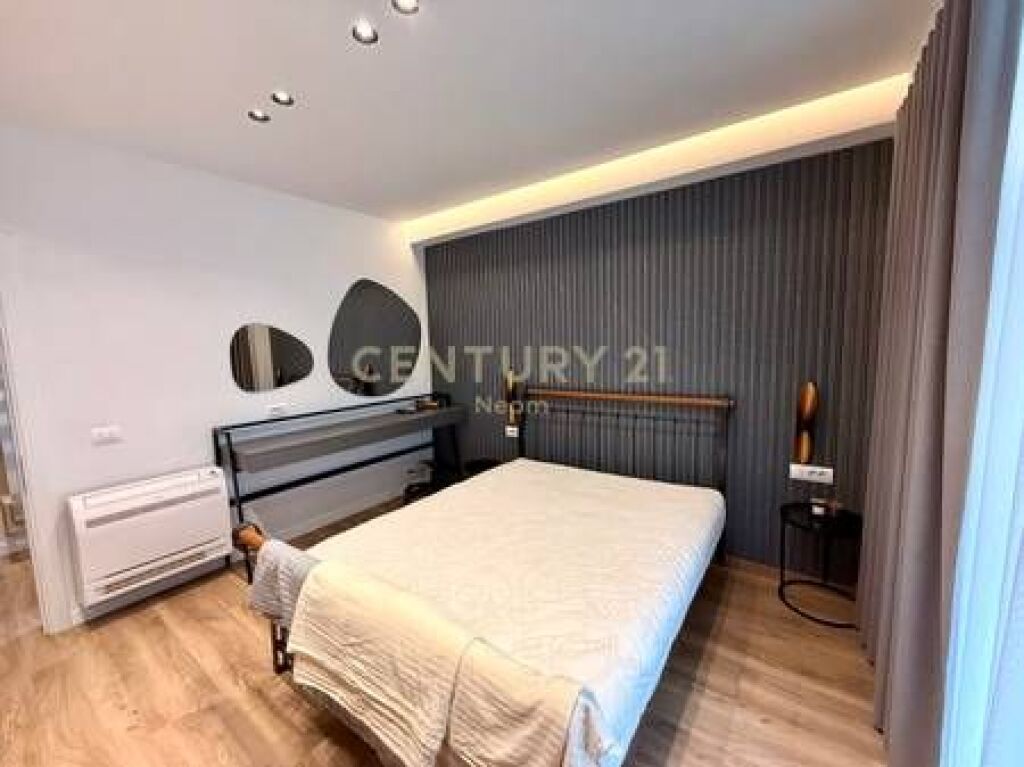 QIRA, APARTAMENT 3+1+2 + DEPO, RRUGA E KAVAJES!