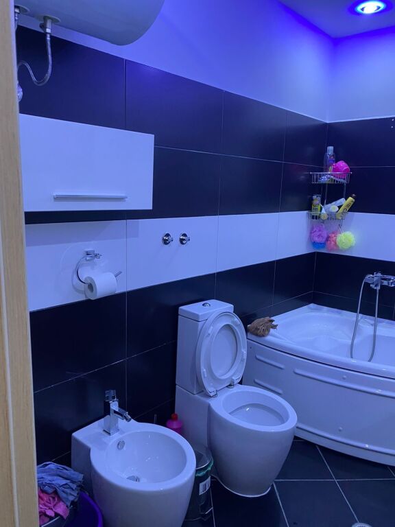 Casa su 2 piani in vendita a Kutalli – 600m² di terreno, casa anche opportunità di business sulla strada principale