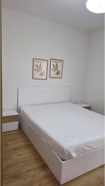 Apartament 3+1+2 me qira tek Garda!